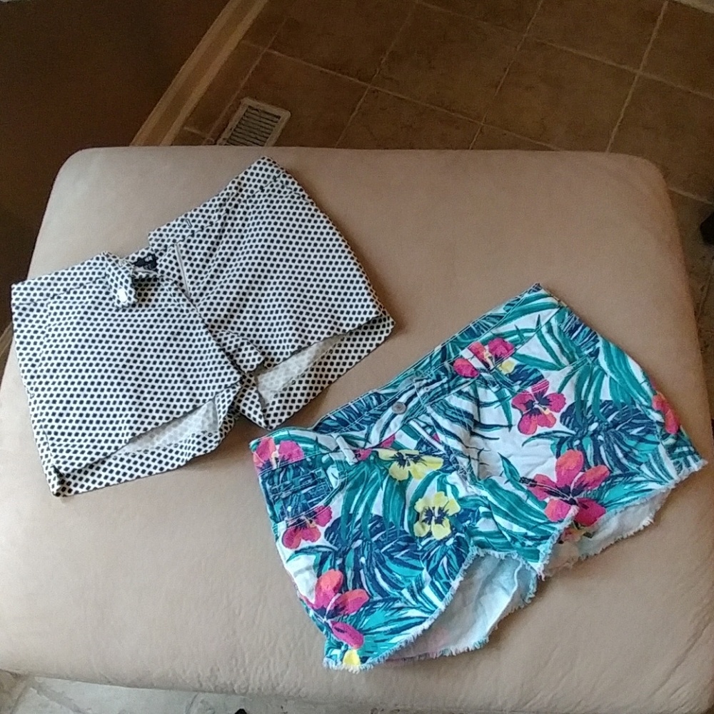 Shorts size 4
